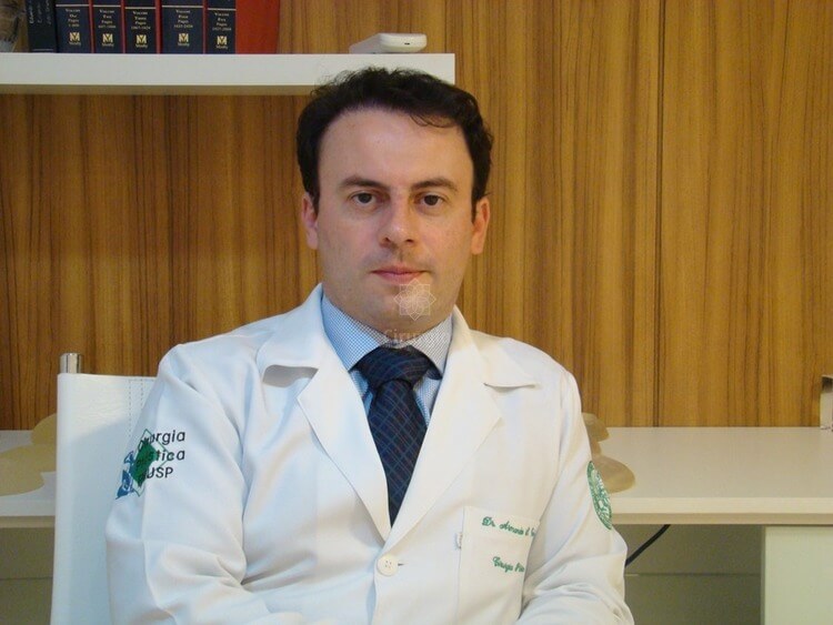 Cirurgia Plástica em Brasilia Df. Mamoplastia, lipoaspiração, prótese de silicone